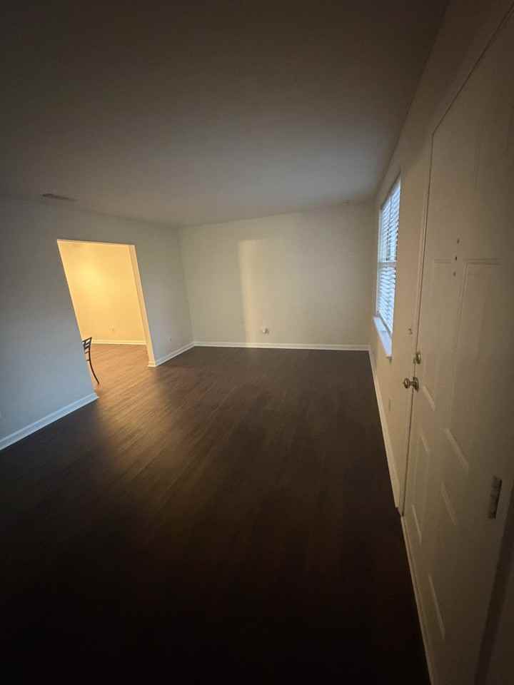 301 Summer Dr - Photo 3 of 20