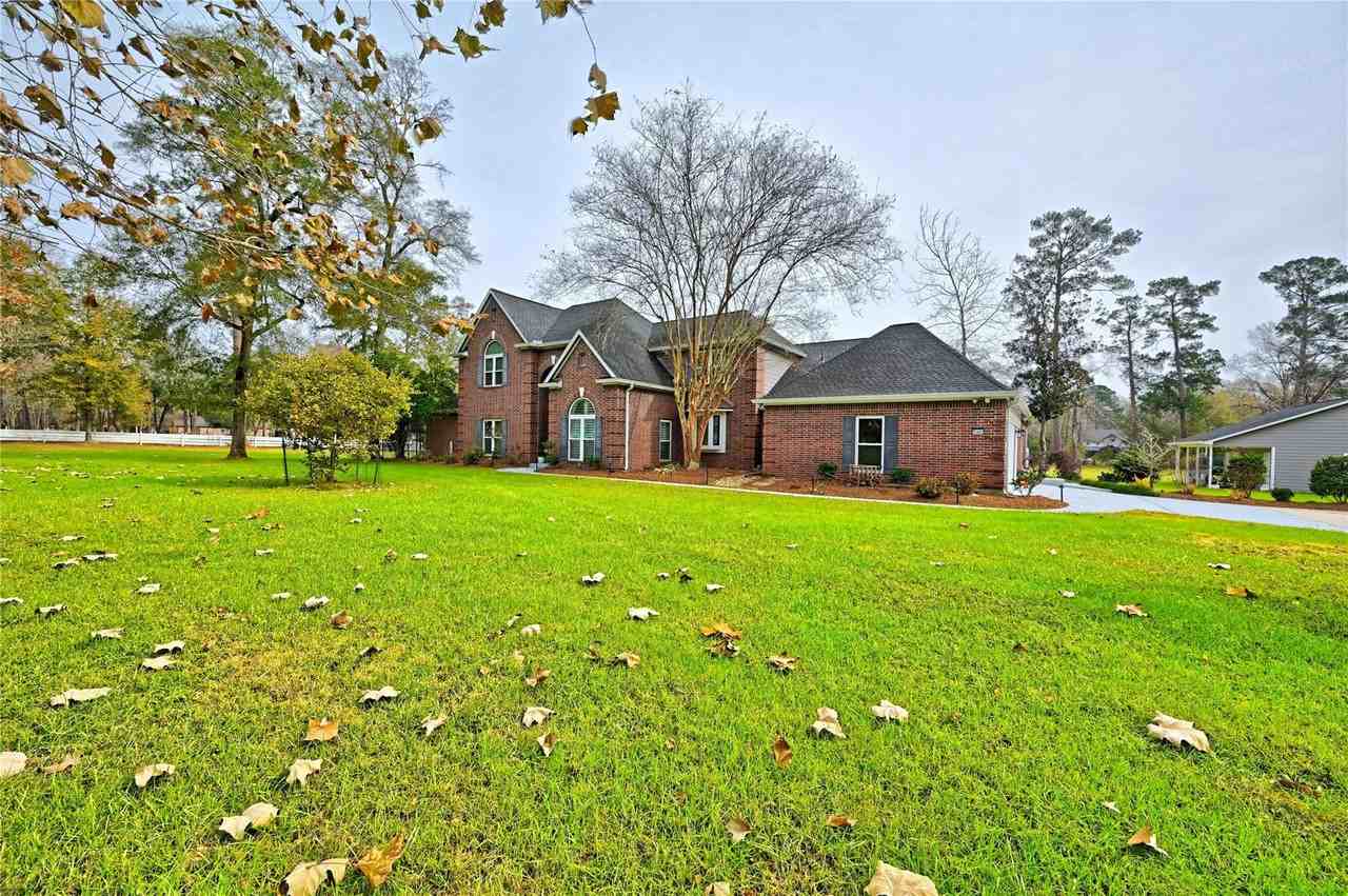 15461 Bedford Ln - Photo 4 of 47