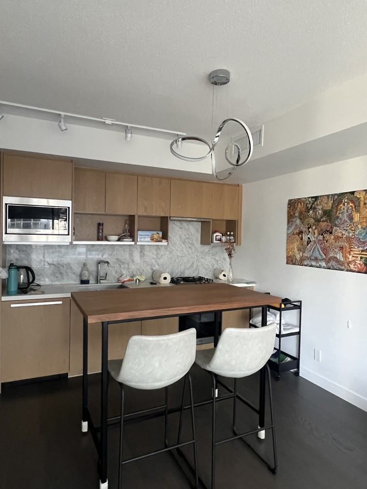 68 Smithe St - Photo 3 of 9