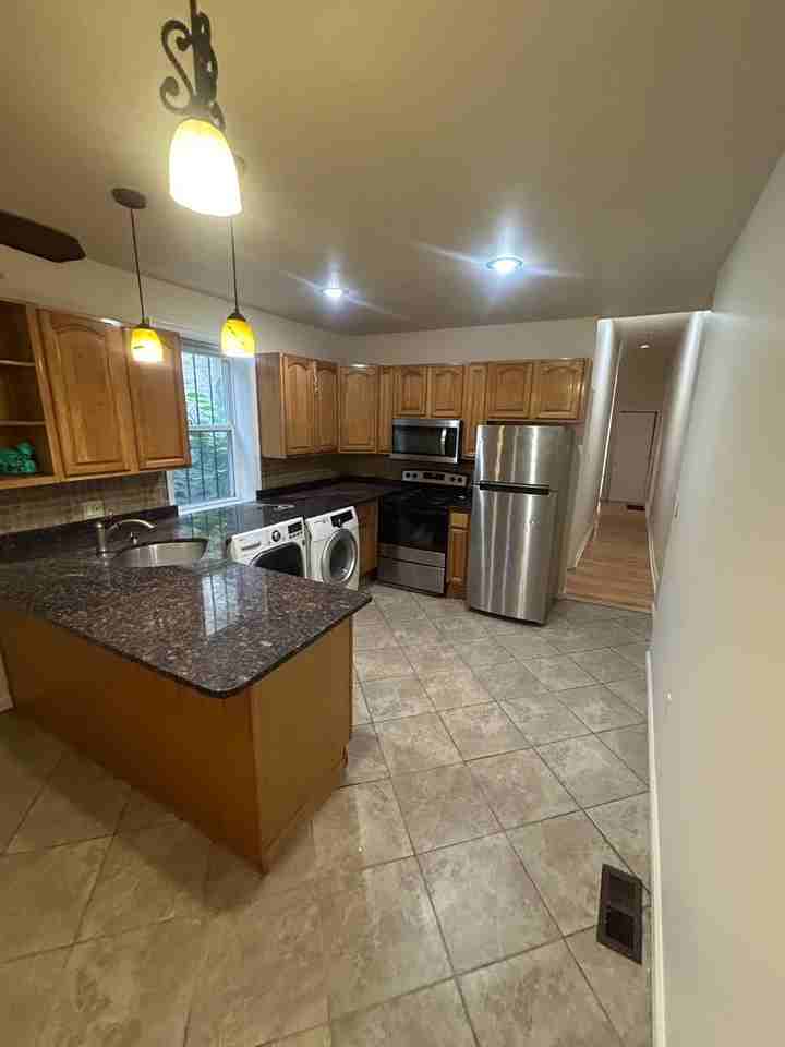 5217 Cedar Ave