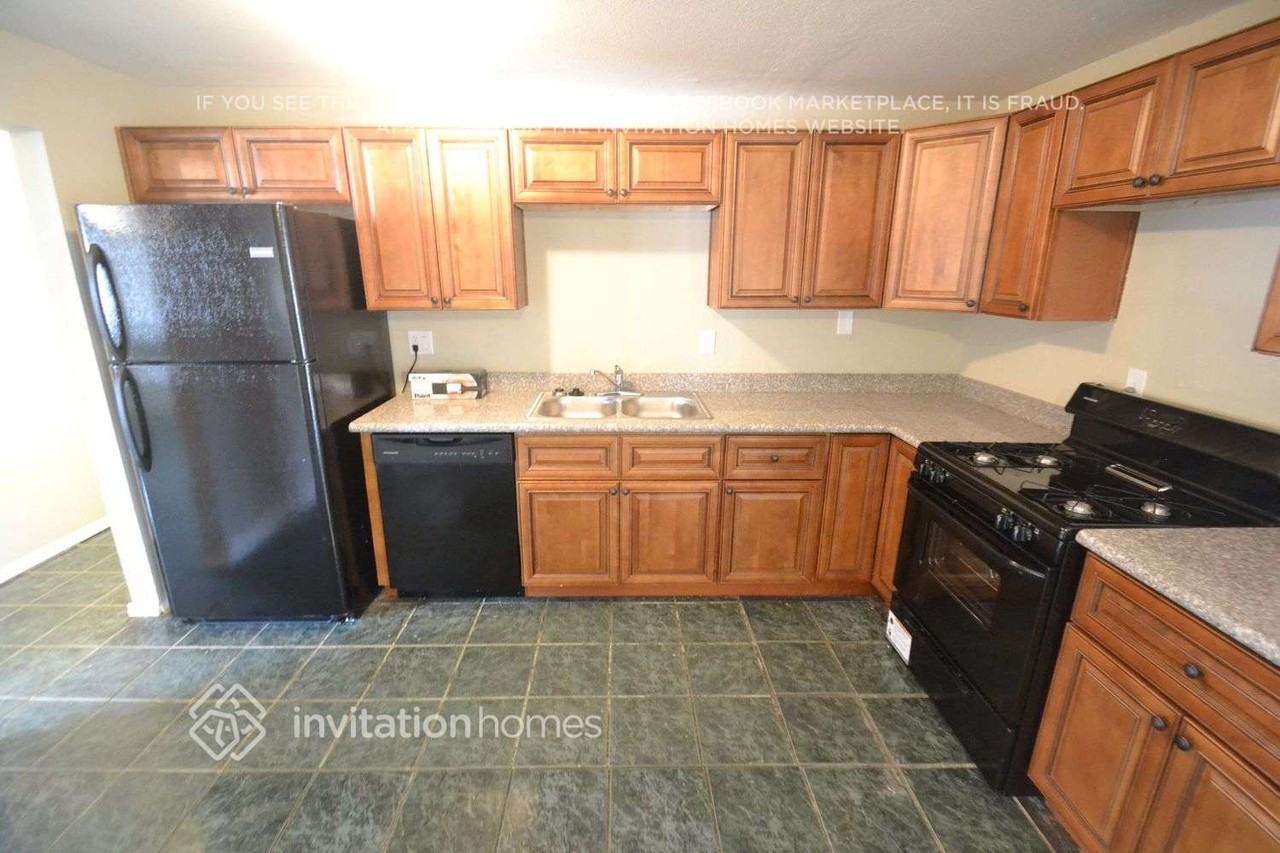 1643 N 56th Ln - Photo 4 of 14