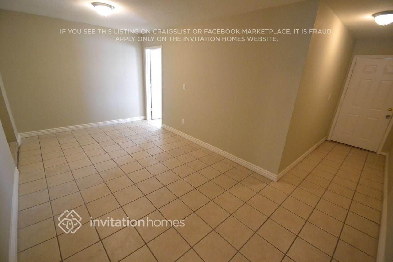 1643 N 56th Ln - Photo 5 of 14