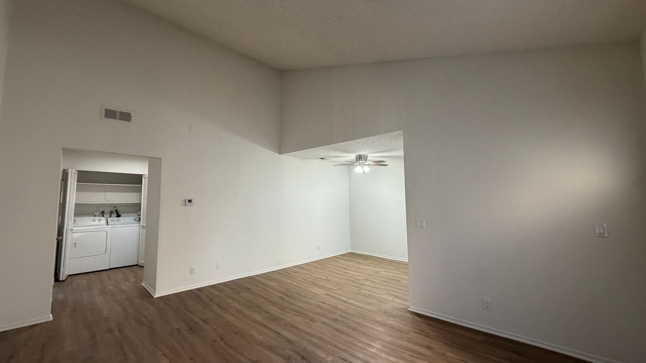 Farmdale Court Apartments - Photo 4 of 31