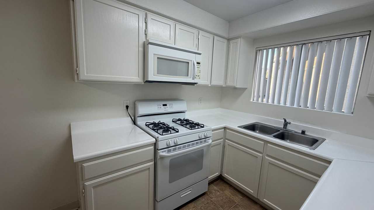 Farmdale Court Apartments - Photo 7 of 31