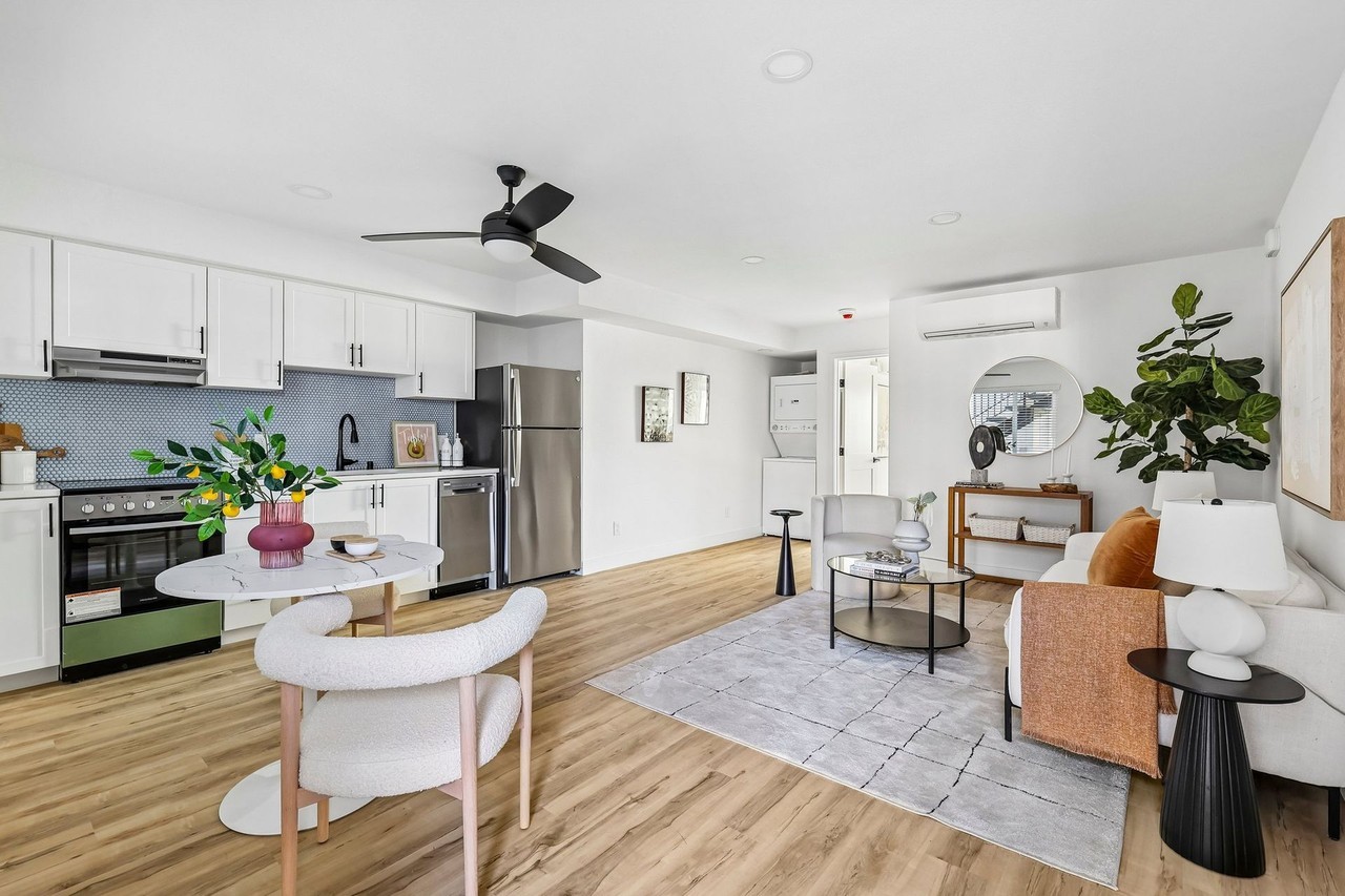 The Crest | Renovated Studios, Lofts, 1, 2 & 3 Bedroom Apartments - Photo 5 of 50