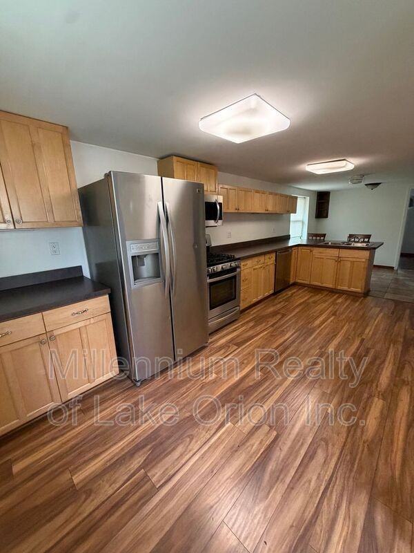 201 W New York Ave - Photo 3 of 20