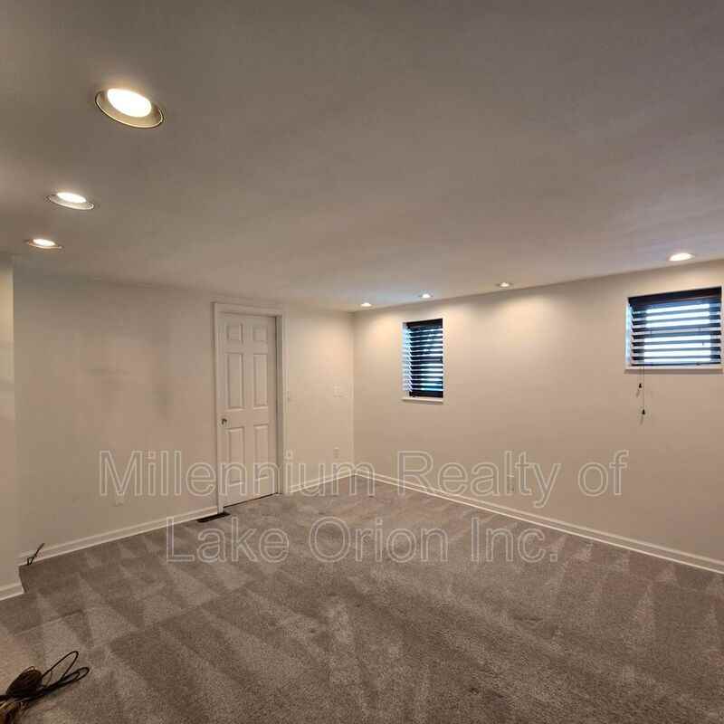 201 W New York Ave - Photo 7 of 20