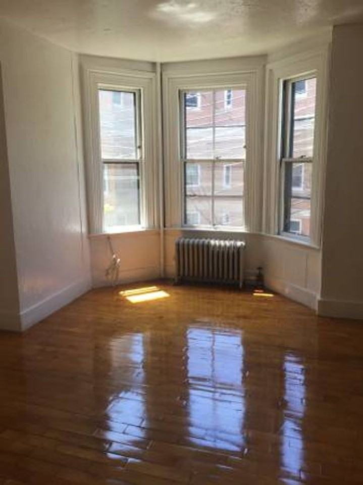 8 Adella Pl