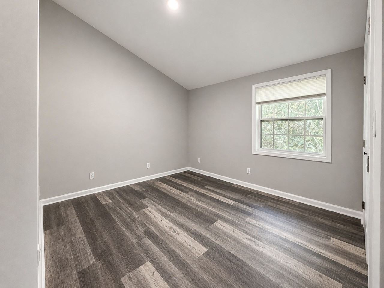 Vesta Avenue Apartments - Photo 3 of 33
