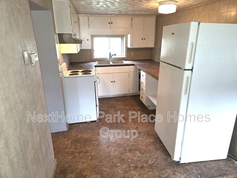 659 Prairie St - Photo 3 of 15