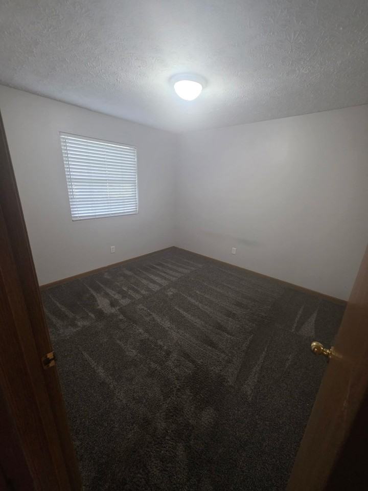 3850 North 25th Street - Photo 4 of 6