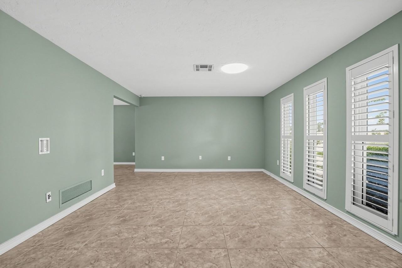 2876 Captiva Dr - Photo 3 of 45