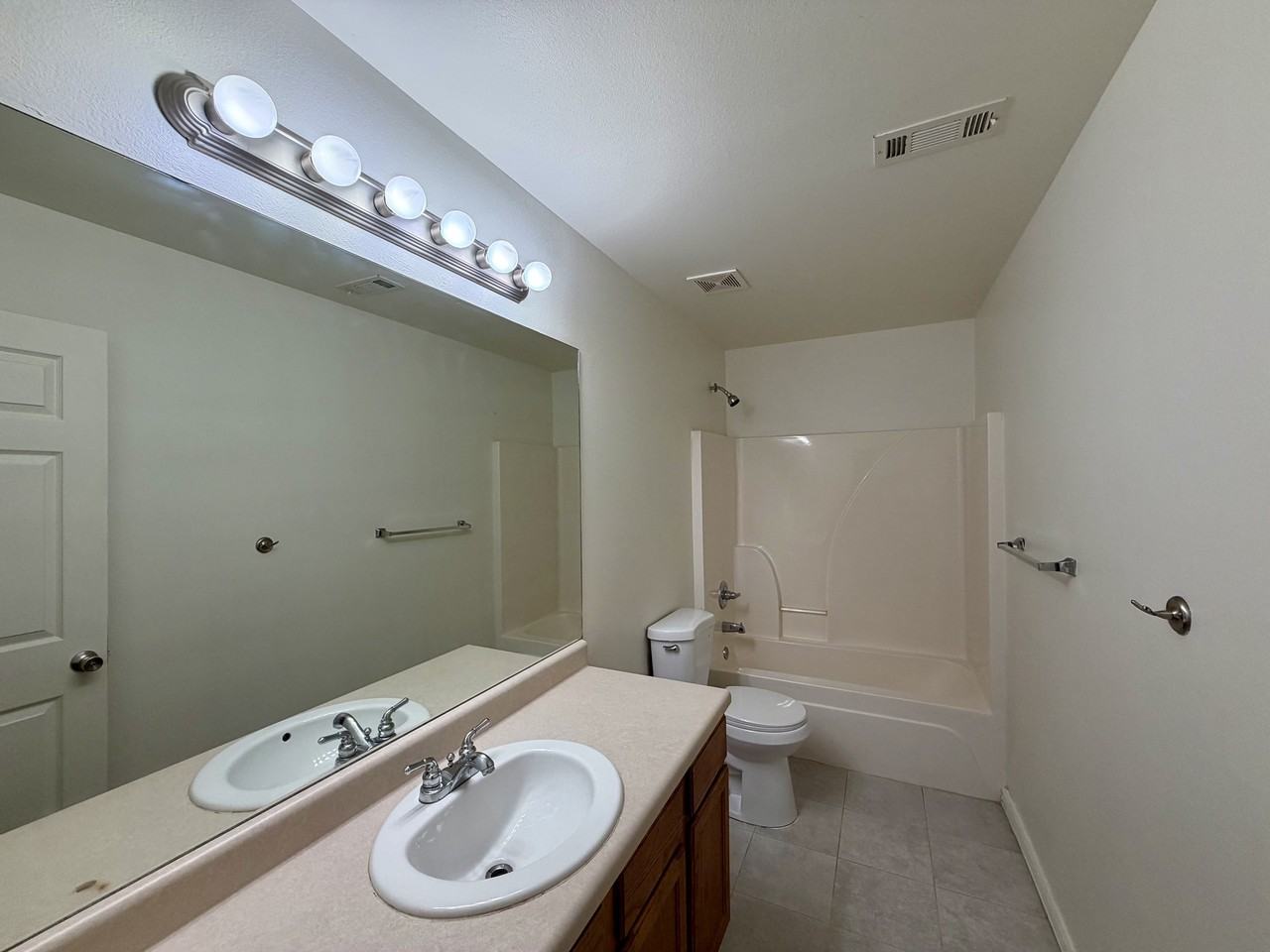 297 Graystone Circle - Photo 4 of 15