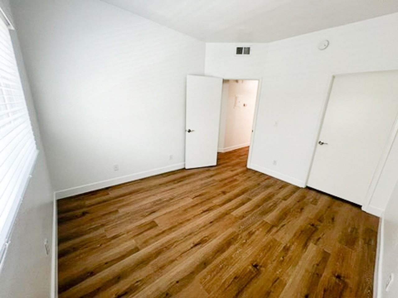 Benefit Apartments - Photo 4 of 13