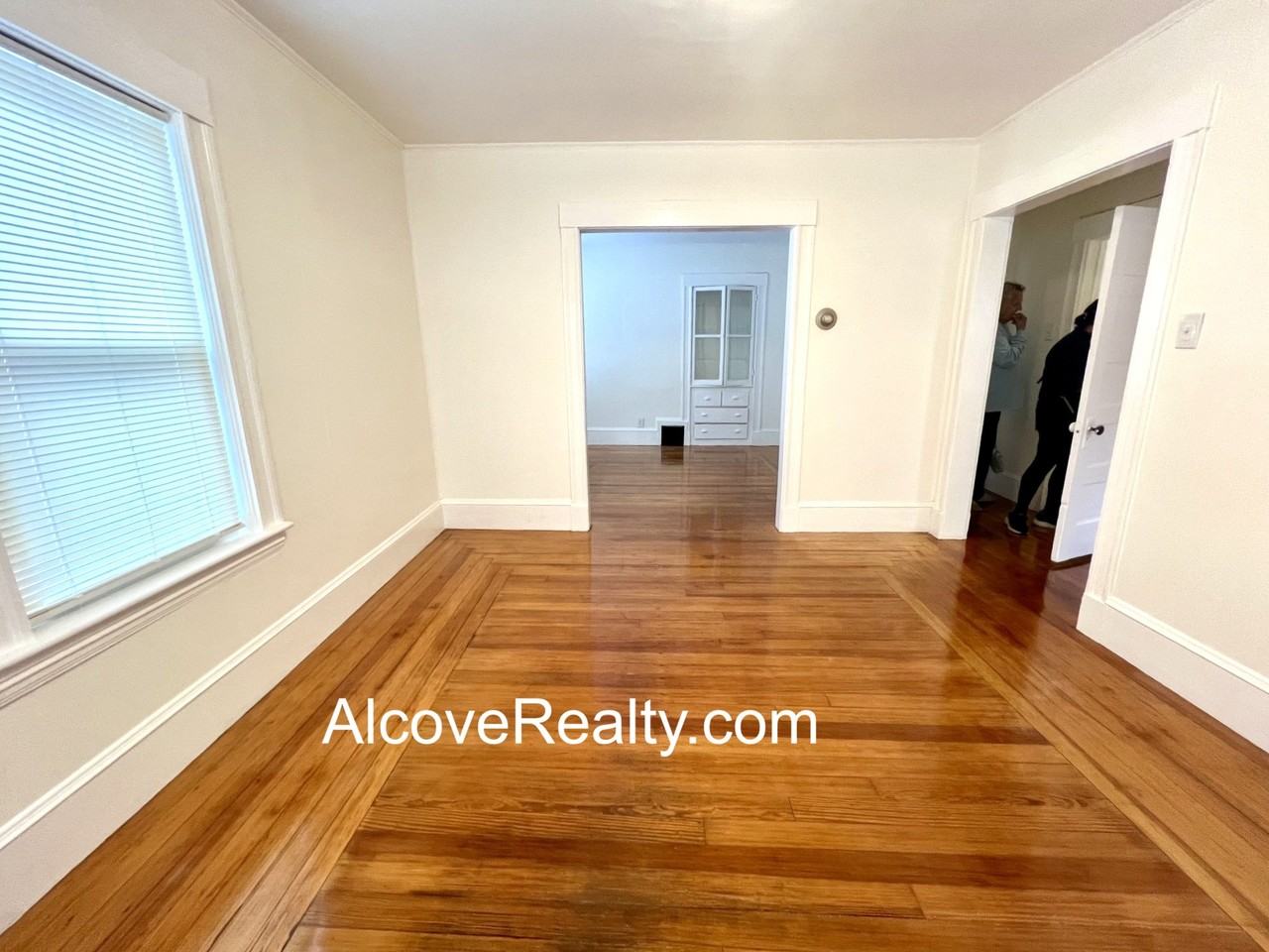 39 Raymond Avenue - Photo 2 of 10