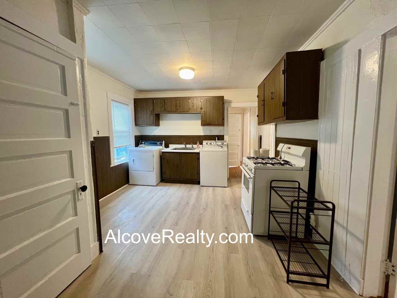 39 Raymond Avenue - Photo 4 of 10