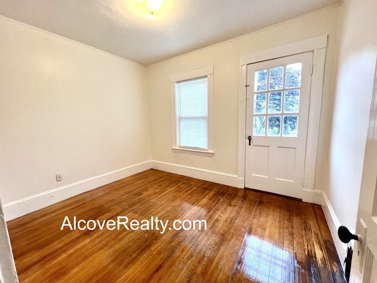 39 Raymond Avenue - Photo 5 of 10