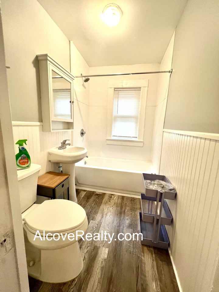 39 Raymond Avenue - Photo 6 of 10