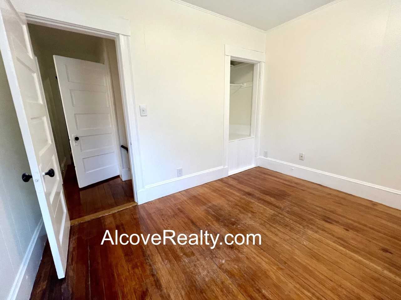 39 Raymond Avenue - Photo 7 of 10