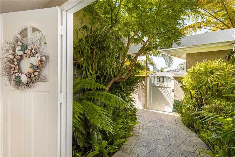 9442 Tiki Cir - Photo 4 of 28