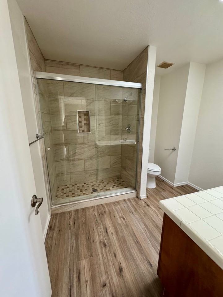 545 W 37th Pl - Photo 4 of 14
