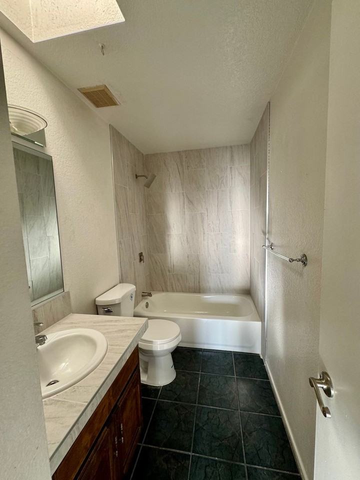 545 W 37th Pl - Photo 6 of 14
