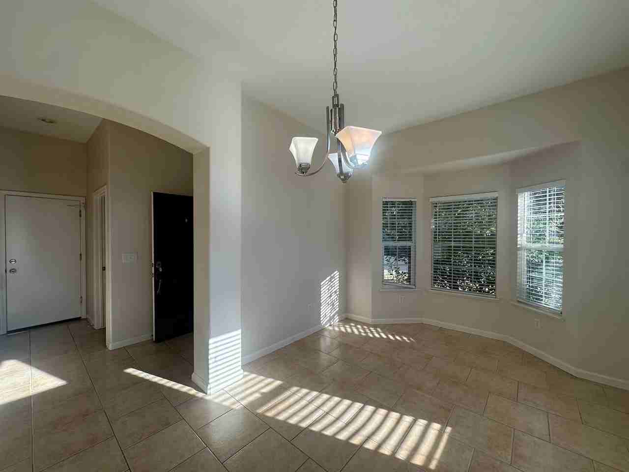 1989 Picadilly Way - Photo 4 of 20