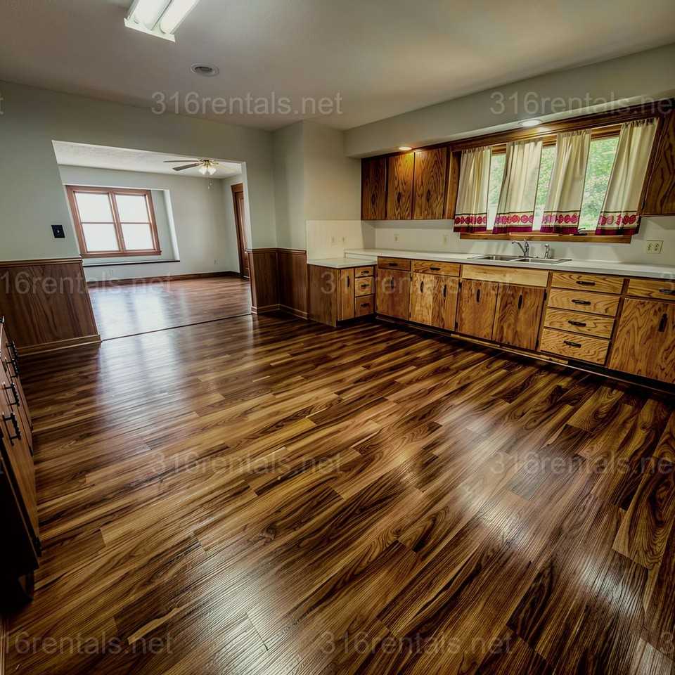 618 E 7th St - Photo 5 of 11