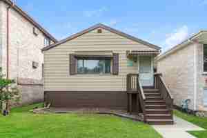 featured image of 4429 N Neenah Ave