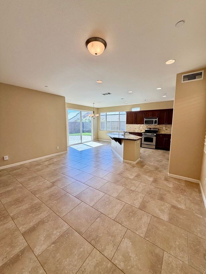 2404 Chardonnay Pl - Photo 7 of 41