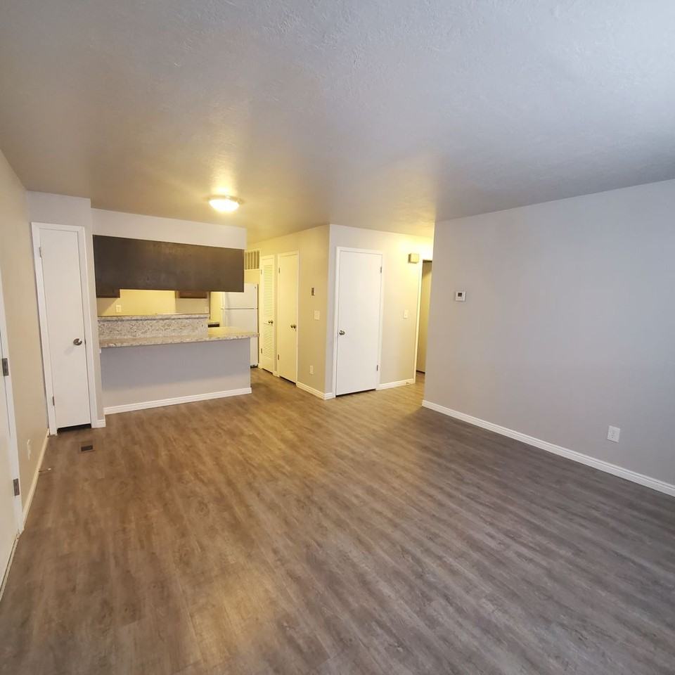 500 Building Monterey Apartments - Photo 3 of 10