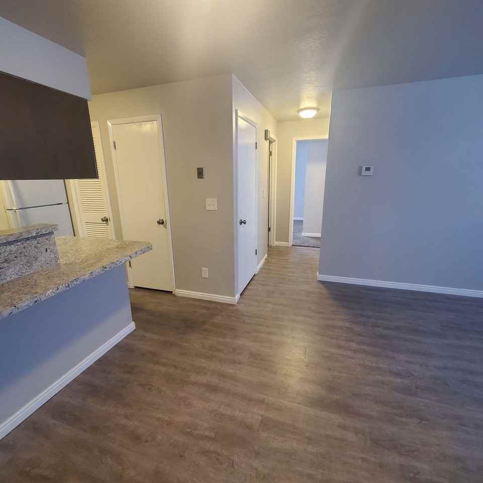 500 Building Monterey Apartments - Photo 6 of 10