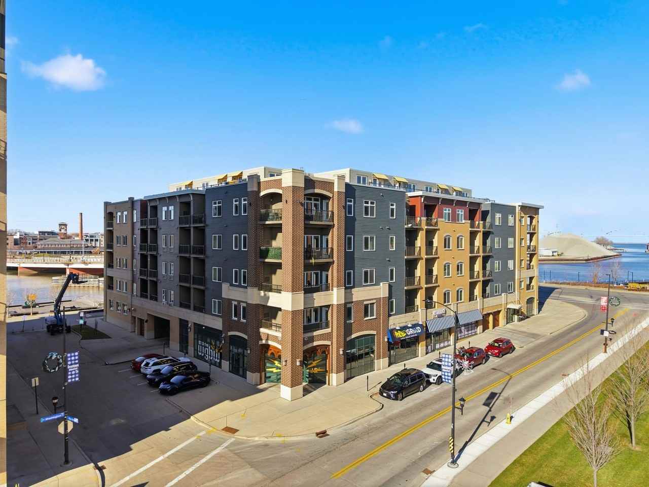 CityDeck Landing (CDL) - Photo 2 of 50