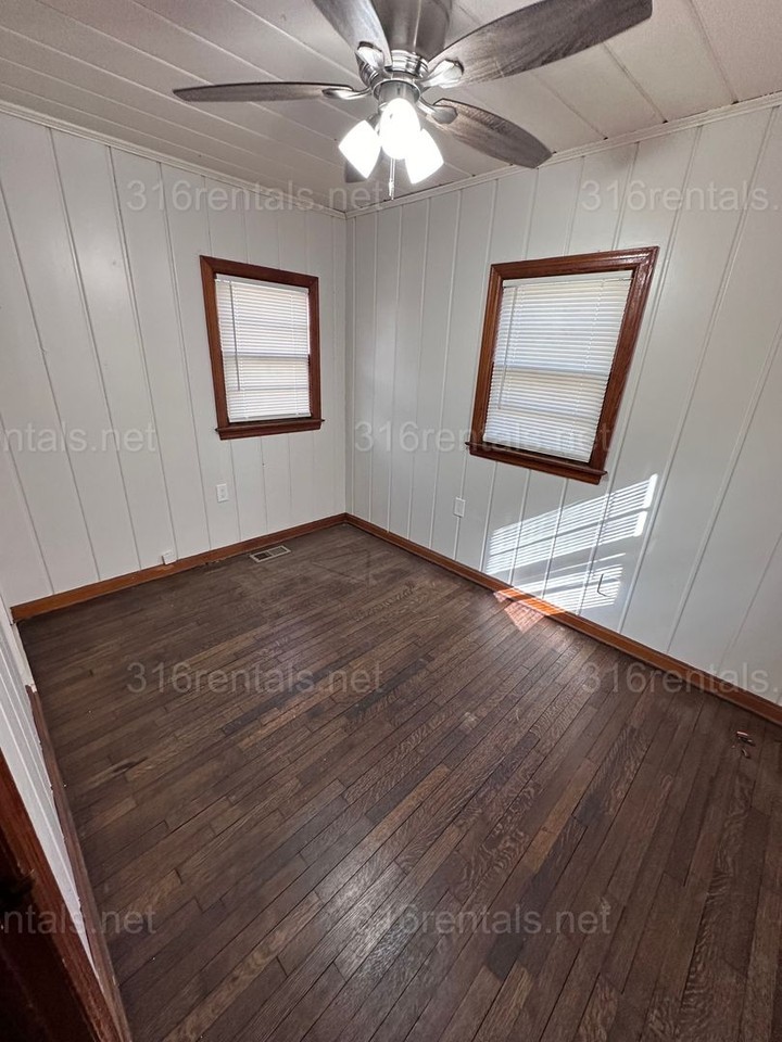 840 N Belmont Ave - Photo 2 of 10