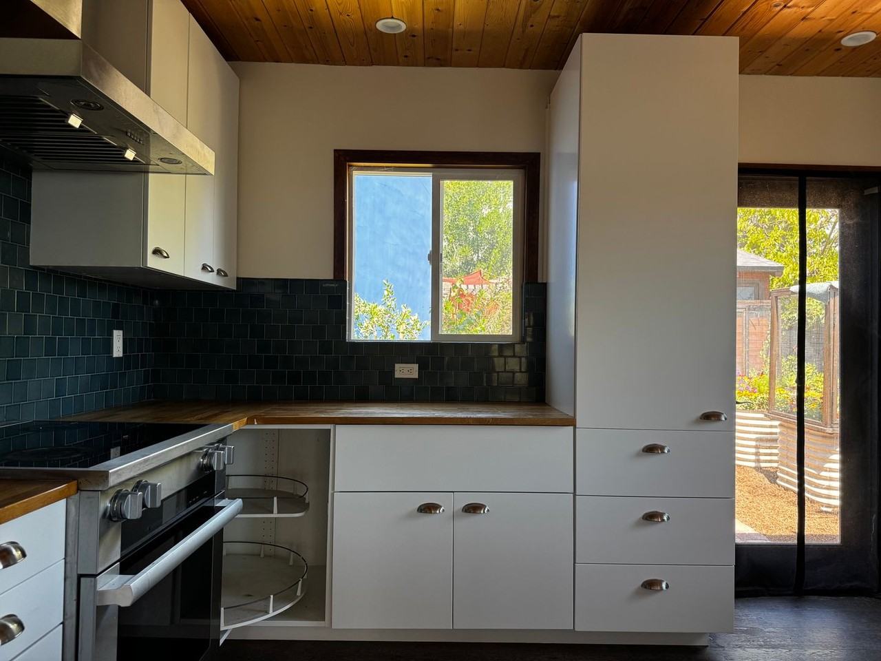 2257 Earl St - Photo 6 of 30