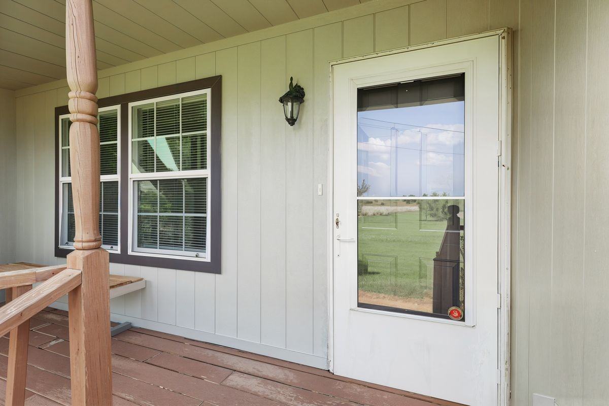 6094 Smiley Rd - Photo 5 of 27