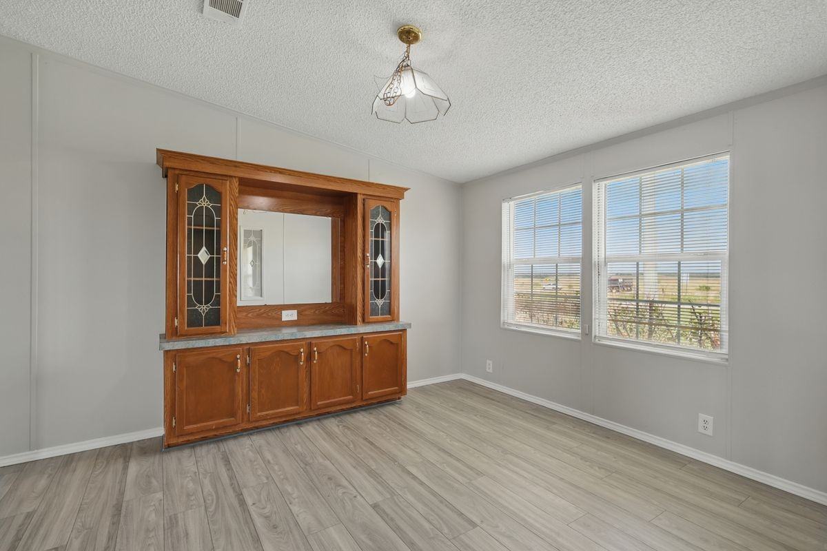 6094 Smiley Rd - Photo 7 of 27