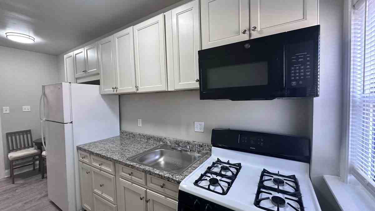 101 Denison St - Photo 2 of 7