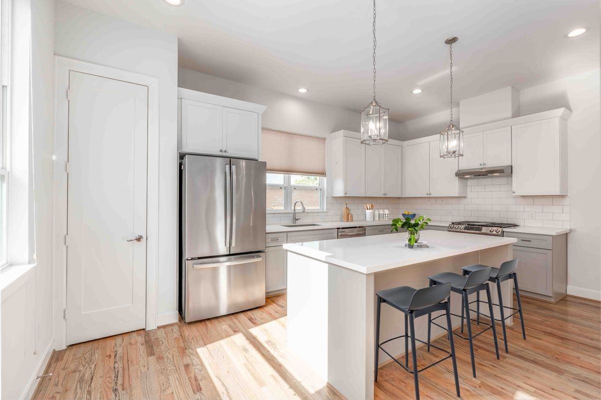 2471 W 11th St - Photo 5 of 30