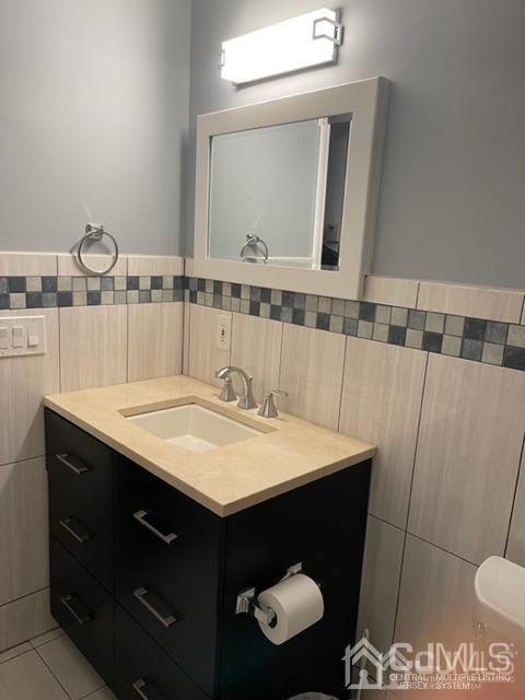 291 Grove St - Photo 4 of 13