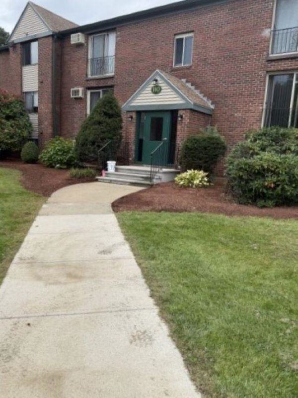 110 English Village Rd ##302 - Photo 2 of 34