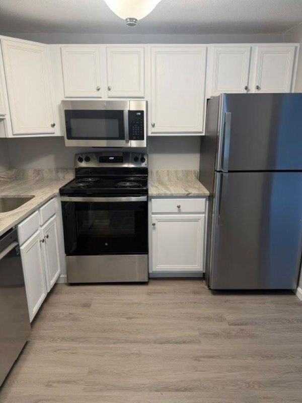 110 English Village Rd ##302 - Photo 6 of 34
