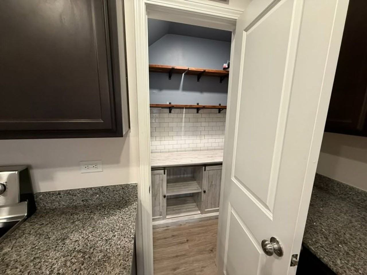 211 Scenic Rd - Photo 3 of 20