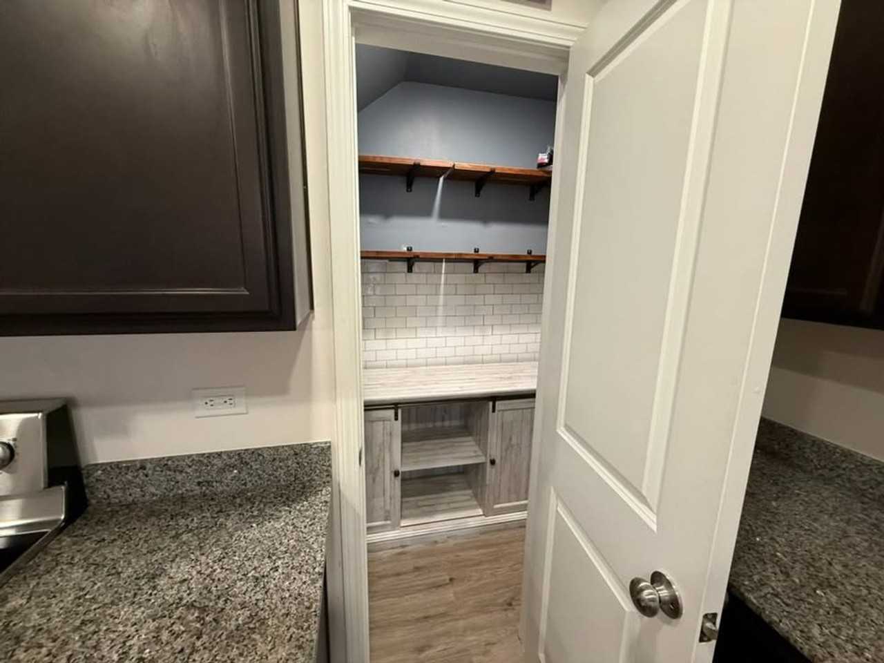 211 Scenic Rd - Photo 4 of 20