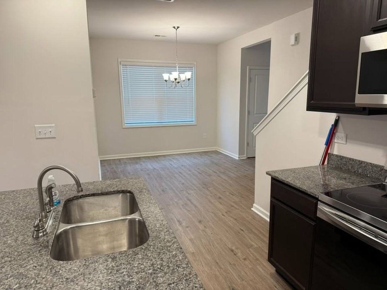 211 Scenic Rd - Photo 5 of 20