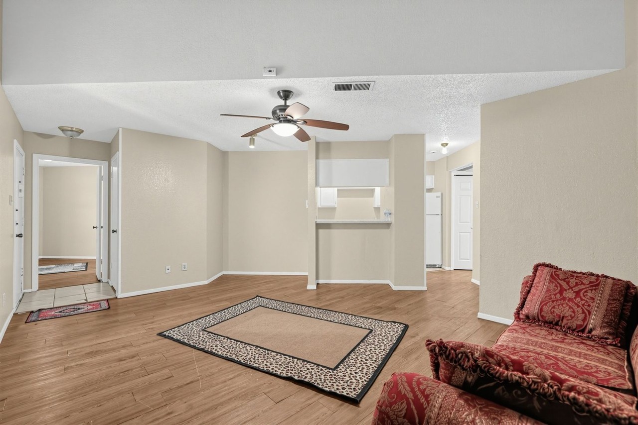 1608 Pecan Chase Cir - Photo 3 of 29