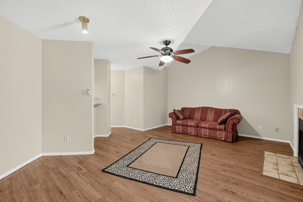 1608 Pecan Chase Cir - Photo 4 of 29