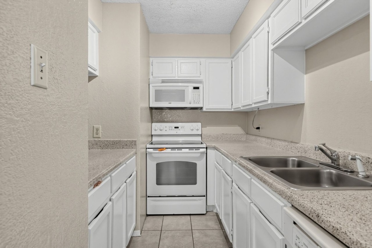 1608 Pecan Chase Cir - Photo 6 of 29