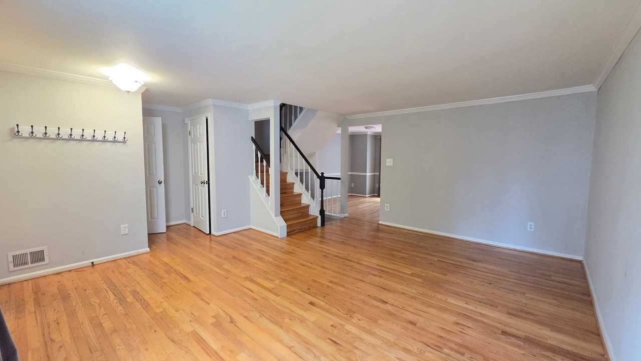6638 Greenleigh Ln - Photo 3 of 29
