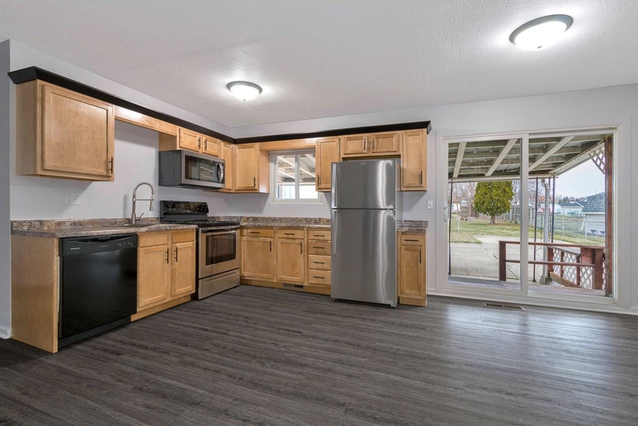3427 30th St Ne - Photo 4 of 20